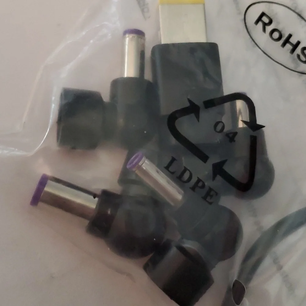 NEW Targus Universal 90W power Adapter-Black